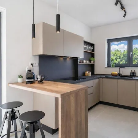 Casa * Radetici