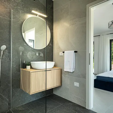 Casa * Radetici